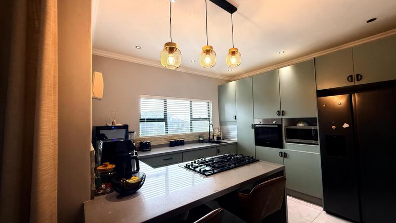 4 Bedroom Property for Sale in Everglades Estate North West